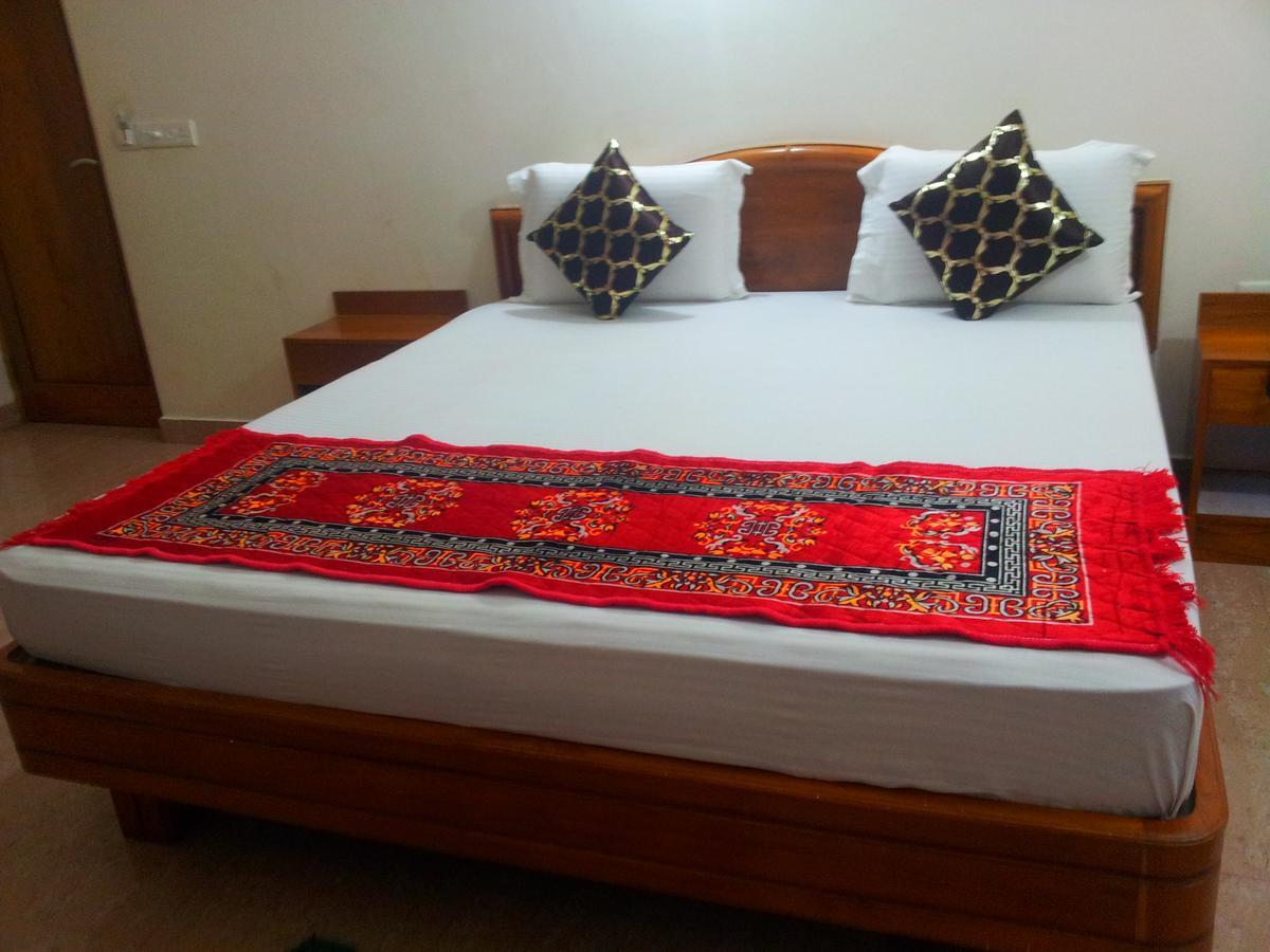 Hotel M J Residency Puri Exterior photo